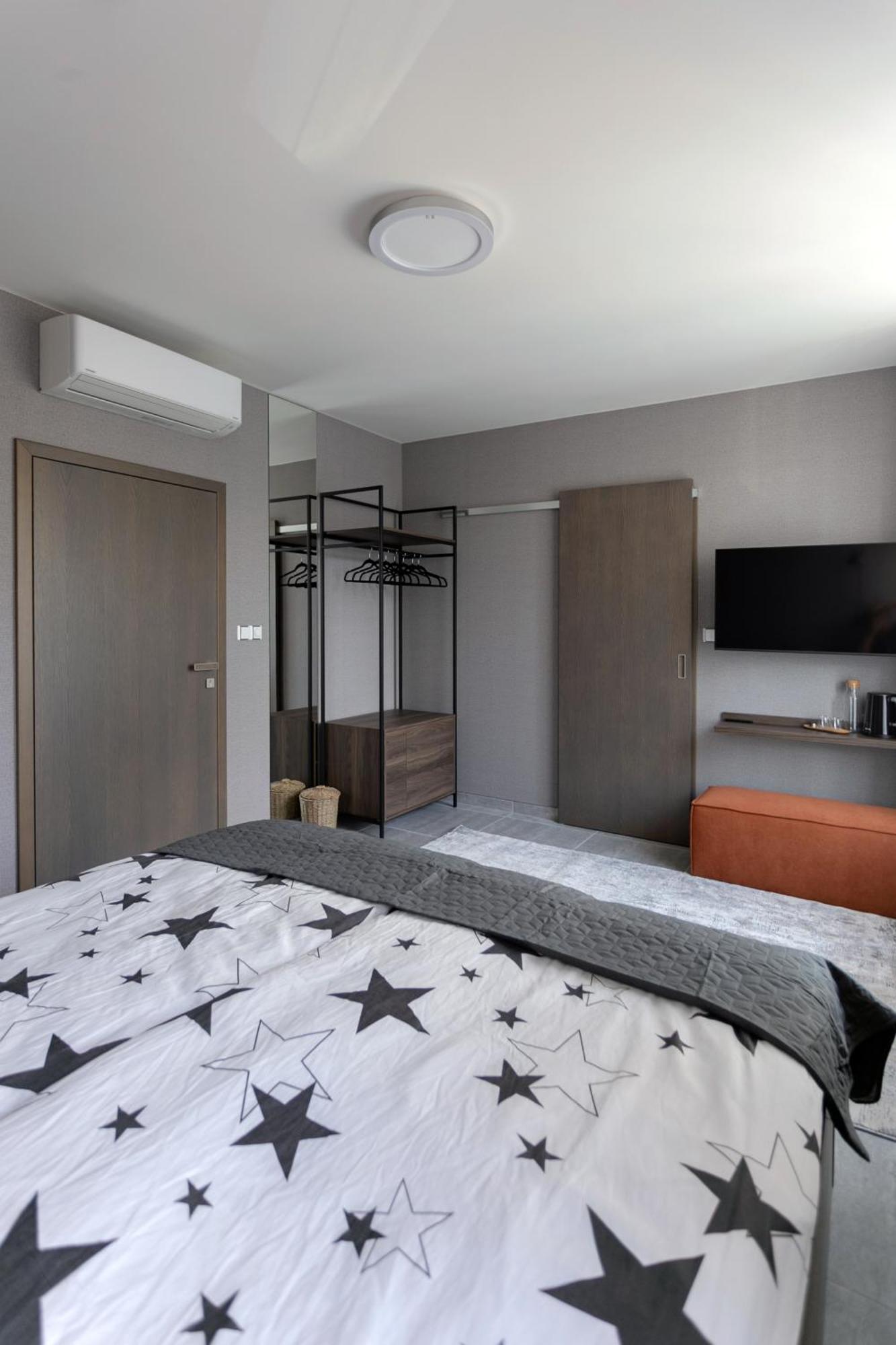 פראג Luong Europe Apartments מראה חיצוני תמונה